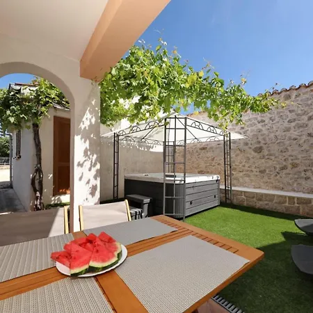 Hébergement de vacances House Stratus *