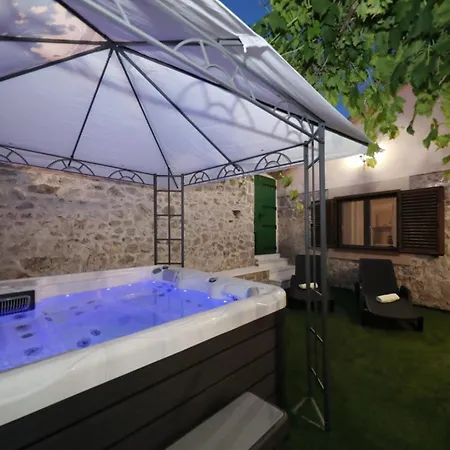 Hébergement de vacances House Stratus